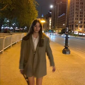 Meet your Posher, Annie